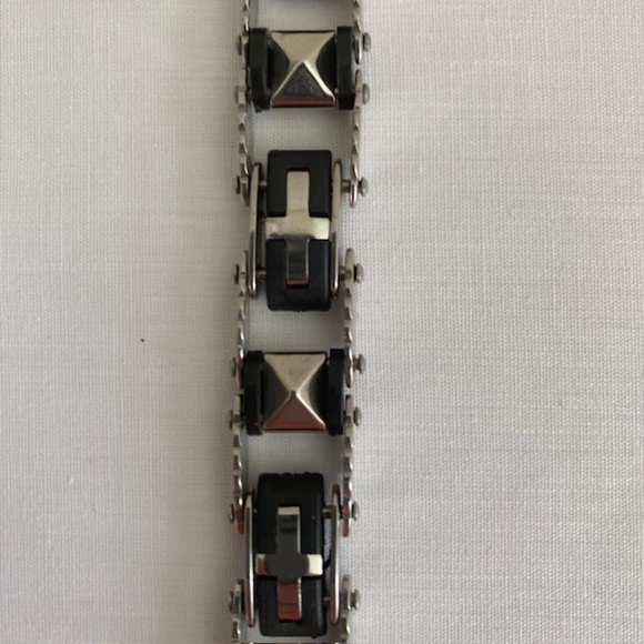 Silver Tone Black Silicone Titanium Metal Bracelet Length 8 1/2" - Picture 5 of 8